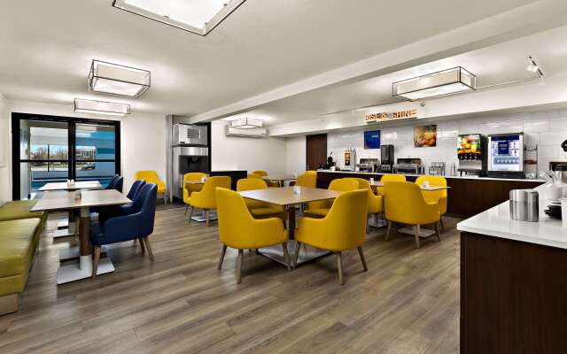 Comfort Inn & Suites