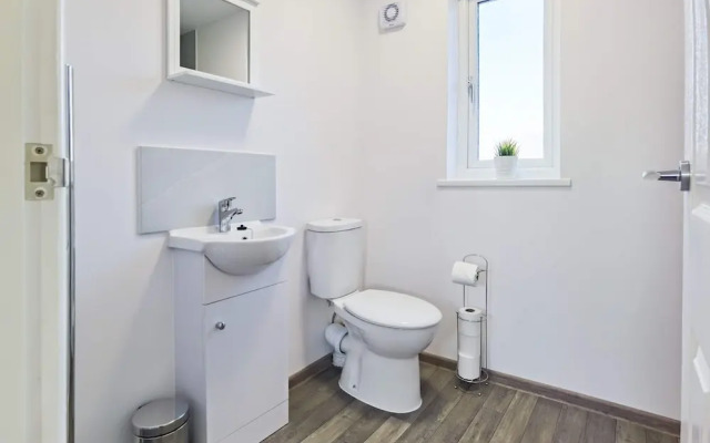 4BR Contractor Accommodation w 4 Bathroom