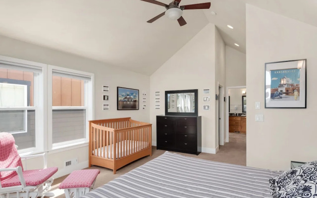 Seattle Vacation Home: The Aerodrome
