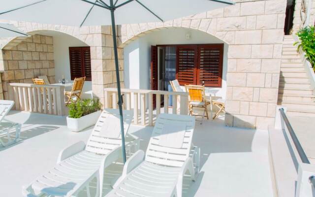 Hope - 30m to the sea & Seaview - R1