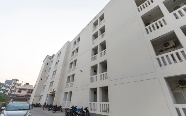 Capital O 64120 Hotel Noida Residency