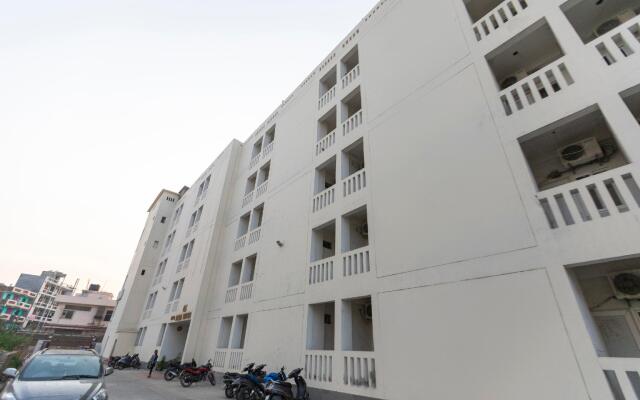 Capital O 64120 Hotel Noida Residency