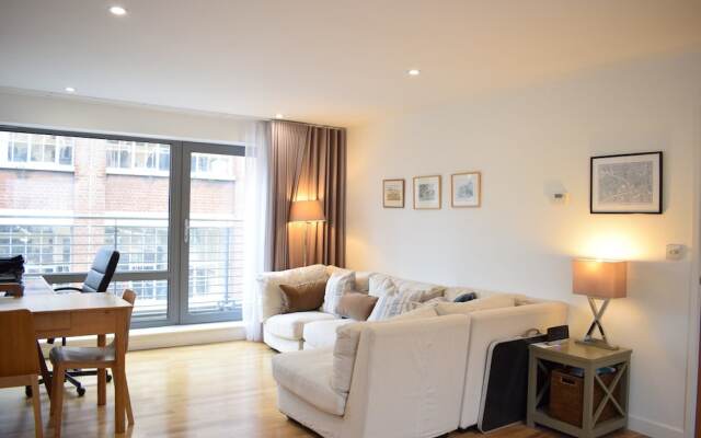 Modern 2 Bedroom Apartment In Old Street