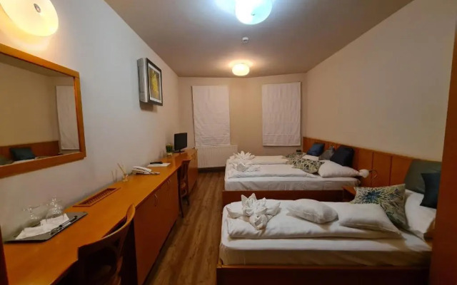 István Parkhotel&Étterem