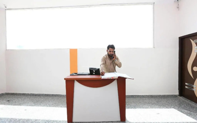 Golden Guset House by OYO Rooms