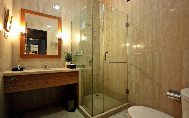 Grand Ussu Hotel & Convention