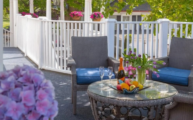 Chateau Inn and Suites
