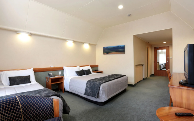 Ascot Park Hotel