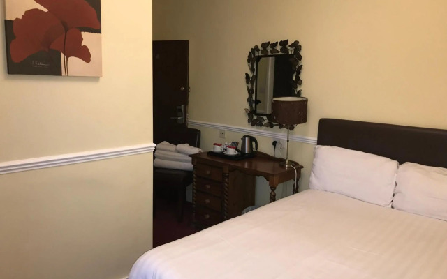 Barons Court Hotel