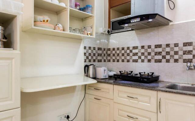 Bluo 1Bhk - Defence Colony Market, Lift, Balcony