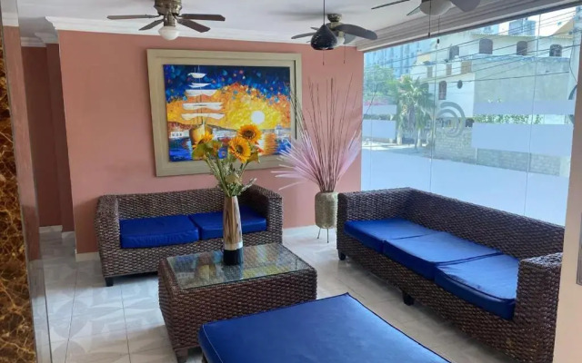 Hotel Olas Marinas Inn