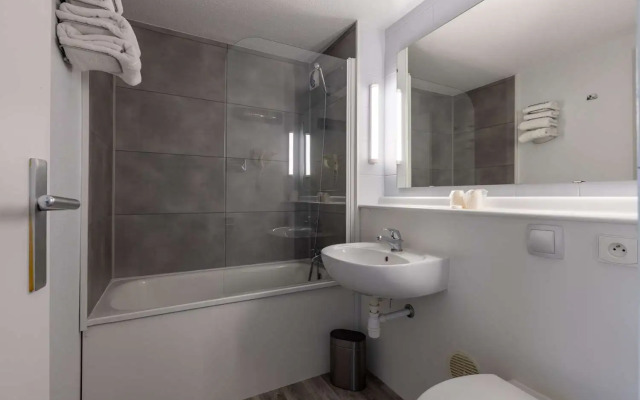 Le 2 by HOTEL AKENA LA FERTE BERNARD