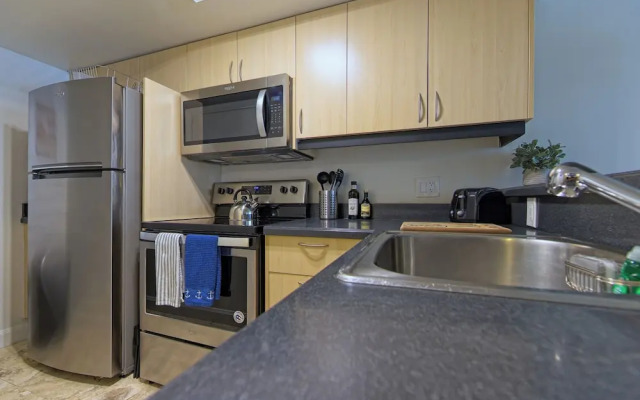 1 Bedroom Steps to Marina and CocoWalk