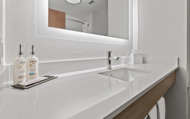 Holiday Inn Express & Suites Starkville by IHG