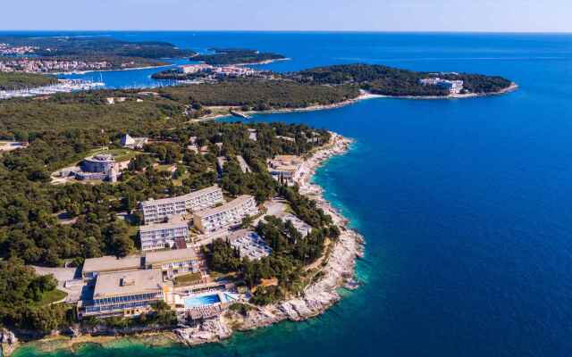 Splendid Golden Rocks Resort