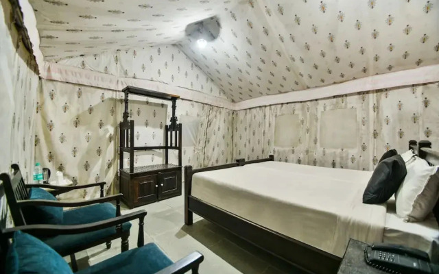 Hoppers Leeway Jungle Camp