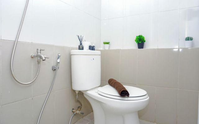 Comfortable And Roomy 2Br At Apartment Green Pramuka City