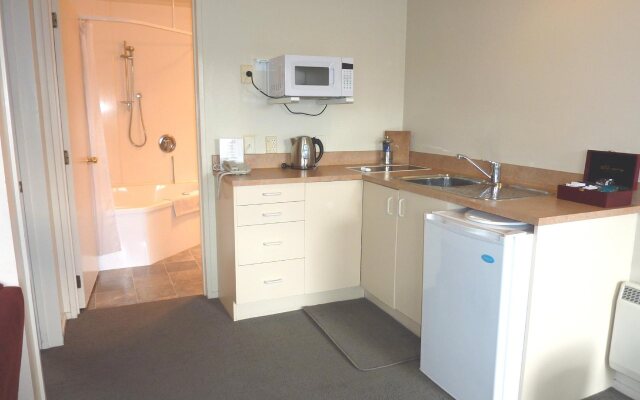 Bk's Pohutukawa Lodge