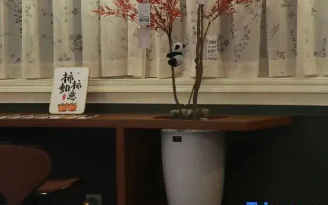 Cuan yue Space Youth Hostel (Laoximen Subway Station Branch)