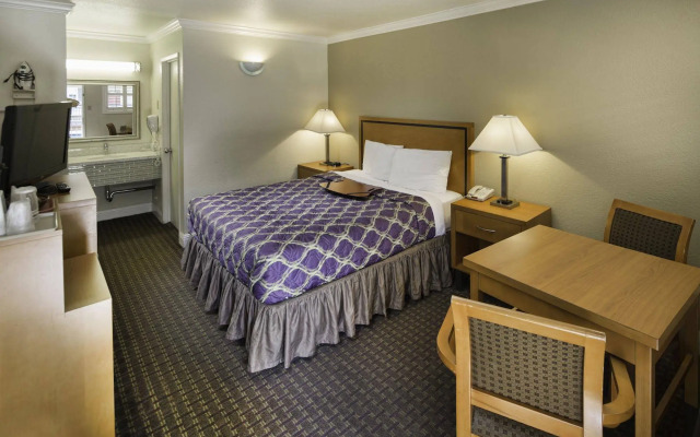 SOMA Park Inn – Civic Center