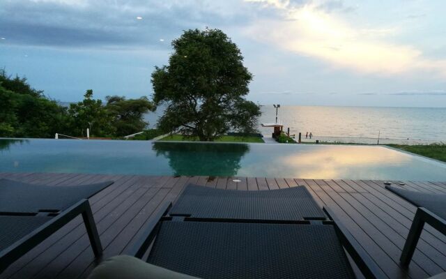 Baan Thew Talay Blue Sapphire 353