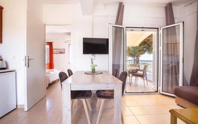 Romanos Beach Villas