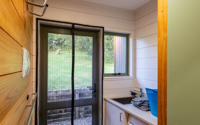 Moa Cottage in Oneroa Village – Balcony – Blackpool