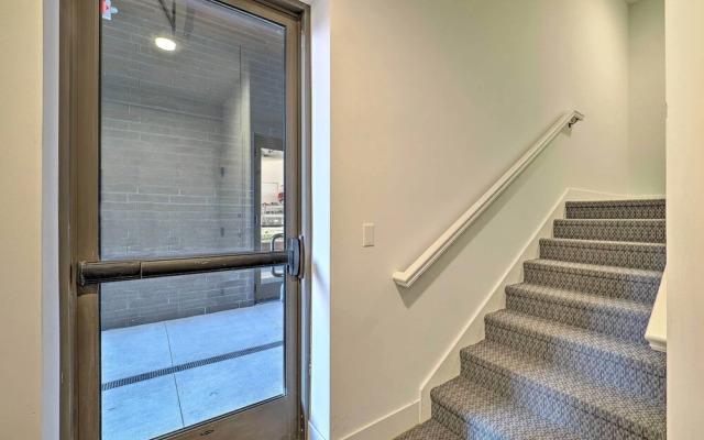 Downtown Traverse City Condo < 1/2 Mi to Beach!