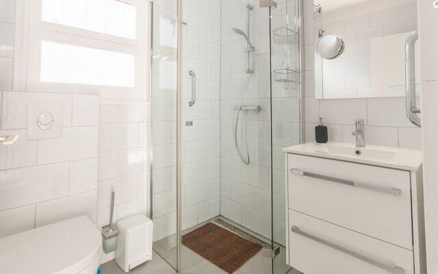 Cozy Apartment in Roses with Sea Nearby