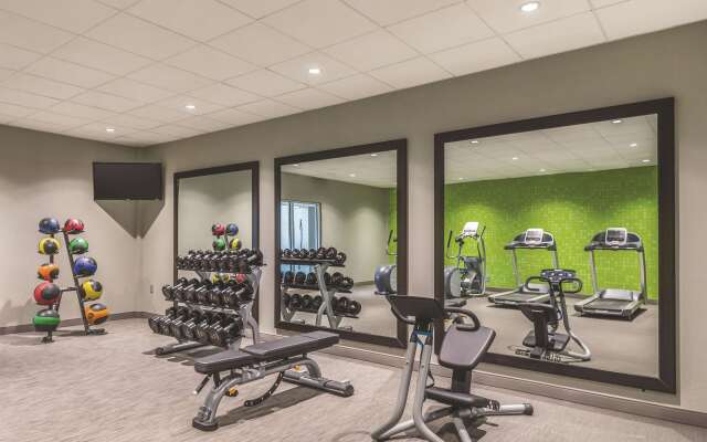 La Quinta Inn & Suites by Wyndham Cincinnati Sharonville