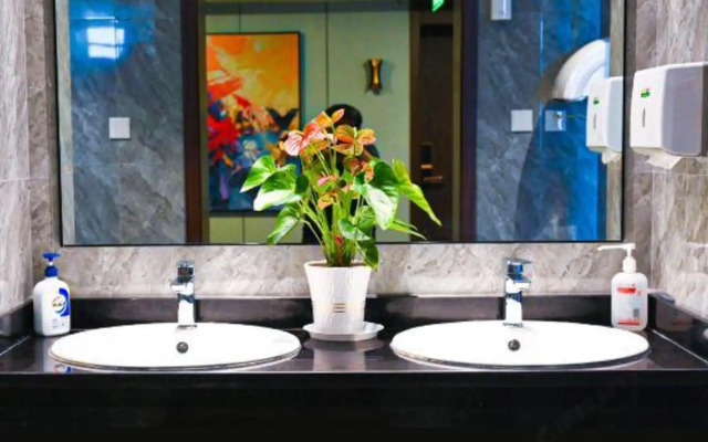 Huazhou Hotel