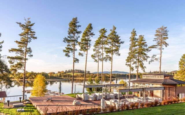 Lakeside Village 35