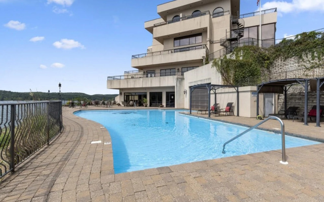 Deluxe 2 Bedroom Villa Lake View