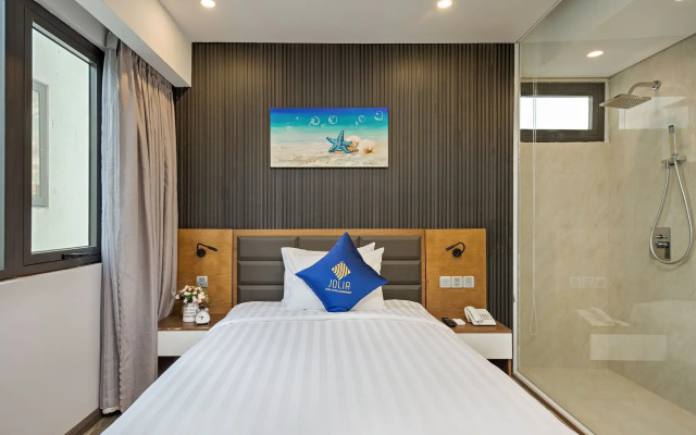 Jolia Hotel Danang Beach