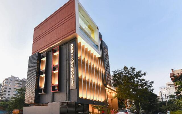 Vaccinated Staff- OYO Townhouse 258 Bellandur