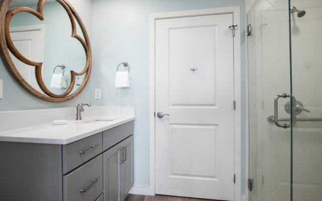 Luau I 7402/7404 - Flr14 - 3BR 3BA - "hurry Sundown"