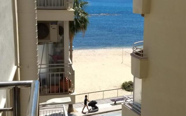 50 Meters to Beach! AC - Wifi -Near City Center