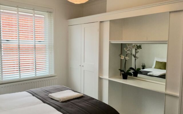 Netley Village Apartment