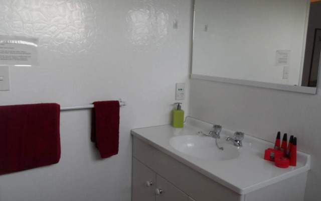 Thornton Lodge Motel