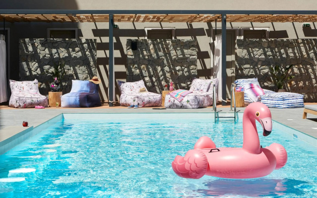 Moxy Patra Marina