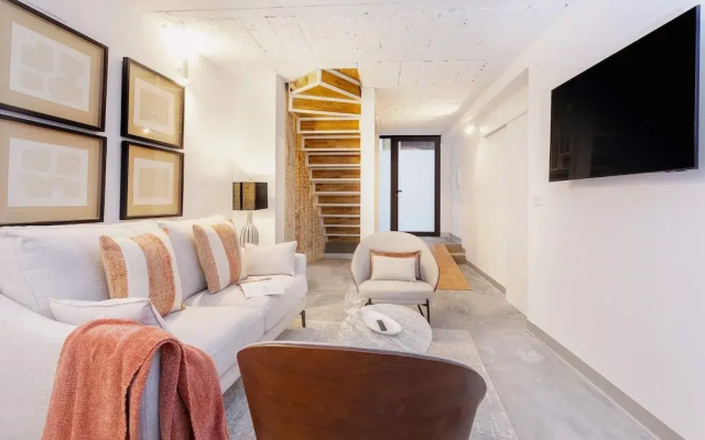 Cozy 2BD Duplex in Seville Center Gran Poder