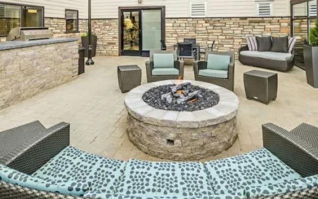 Residence Inn by Marriott Akron South / Green