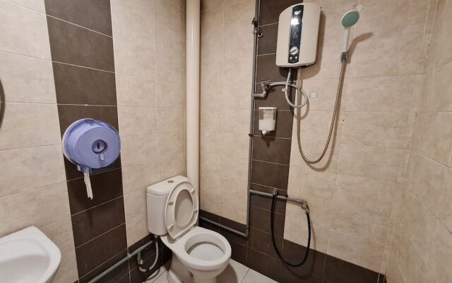 OYO 90442 Newtown Star Hotel