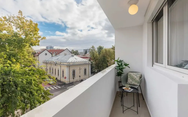 Modern Suite on Historic Calea Victoriei