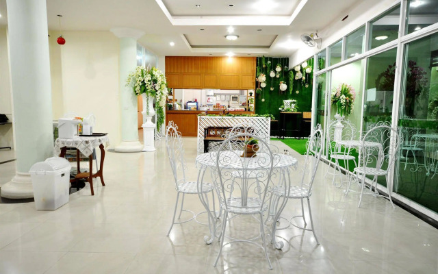 OYO 792 Omsaga Phuket Hotel