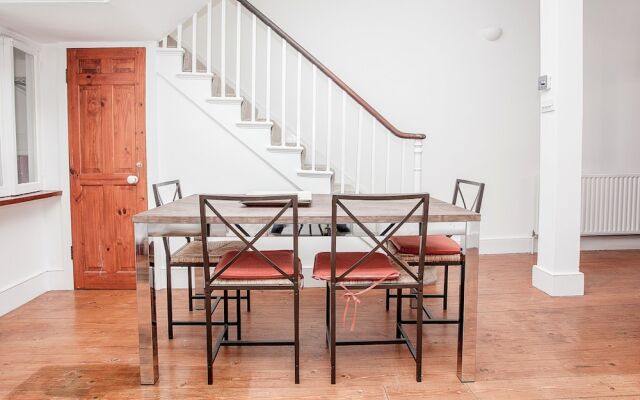 Elegant Victorian 3 Bed Home near Hammersmith