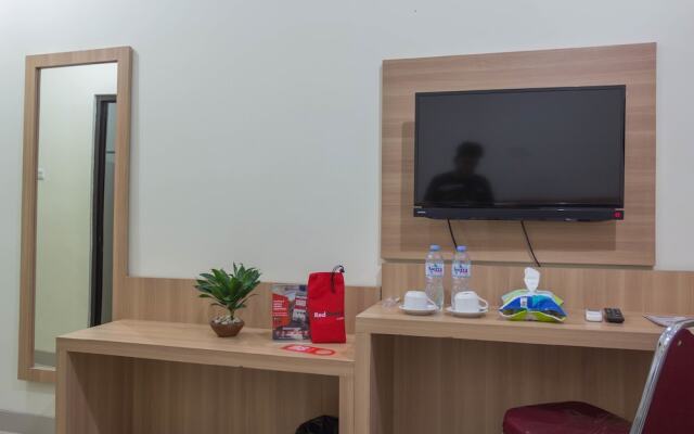 RedDoorz Plus near Trans Studio Mall 4