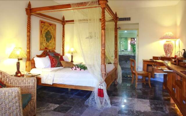 Swan Lake Villa Resort