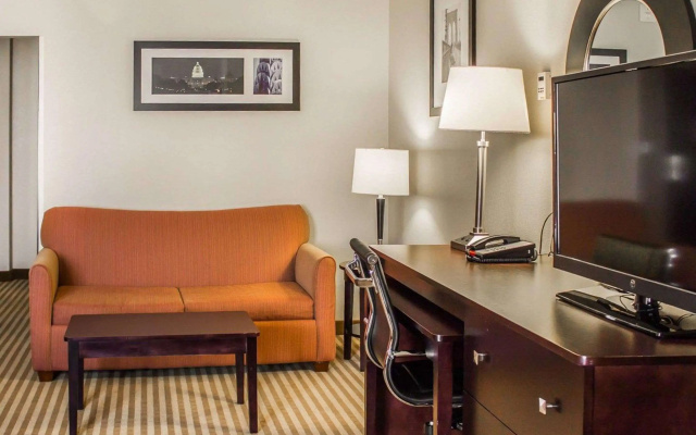 Comfort Suites Columbus East Broad