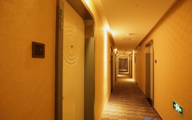 Zsmart Zhishang Hotel(Shanghai Zhenru Subway Station)